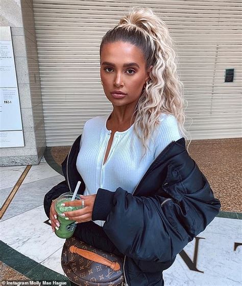 Love Islands Molly Mae Hague Goes Braless As She Poses Beside Her