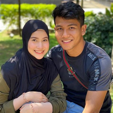 Eyra hazali is an actress, known for m4m4 (2020) and ratu kala jengking (2020). Eyra Suprise Haziq, Beritahu Dia Hamil Guna UPT Dalam ...