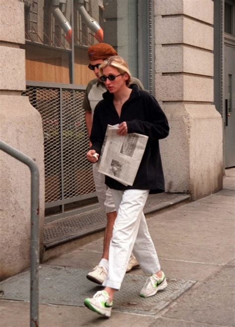 style icon the timeless looks of carolyn bessette kennedy