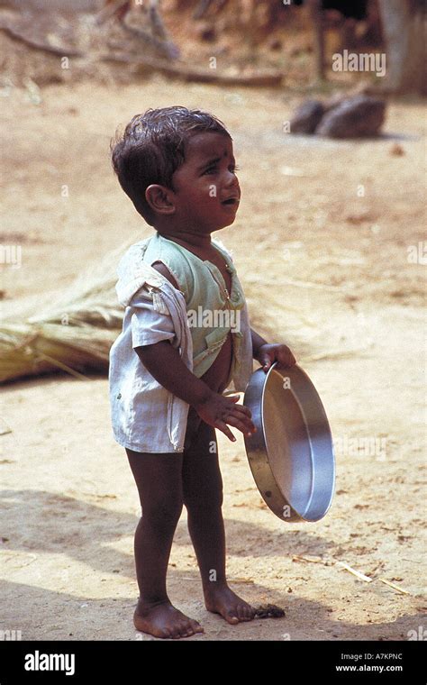 Hungriges Kind In Südindien Stockfoto Bild 6779867 Alamy