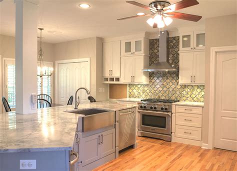 Visit our kitchen cabinet gallery to view our work. Shaker White Painted Cabinets - Kitchen Photo Gallery