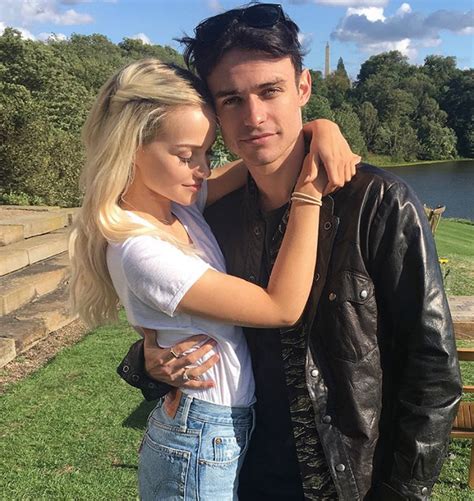 Dove Cameron And Thomas Doherty Pack On The Pda On Instagram J 14
