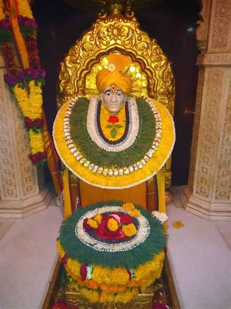 Shri gajanan maharaj sansthan, shegaon has a separate and systematic arrangement for accommodating thousound of devotees coming from defferent parts of the country for shree's darshan. Gajanan maharaj shegaon - गजानन महाराज story in hindi