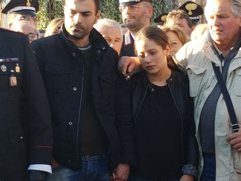 Folla Al Funerale Di Emanuele Reali Il Carabiniere Morto A Caserta