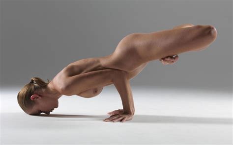 Petter Hegre Fotograf A A Su Esposa En Incre Bles Posturas De Yoga Desnudos Cultura Inquieta