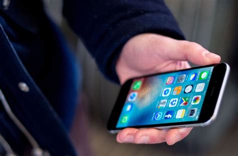 Jugendliche Und Ihr Smartphone Ulmer Schule Verbannt Handys Vom