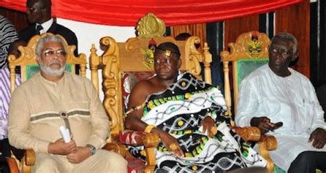 Au Ghana Le Roi Ashante Asantehene Se Fait Respecter Tandis Quen