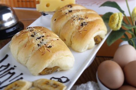 Roti ini sangat fleksibel, anda bisa mengisinya dengan daging cincang, keju, sosis, kacang hijau yang. Bermacam Resep dan Cara Membuat Roti Tanpa Mixer - Toko ...