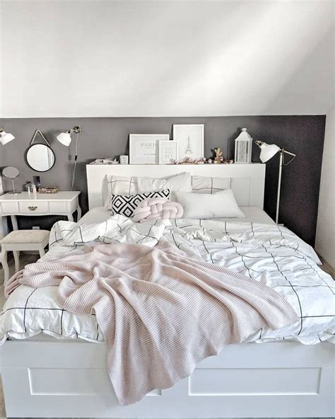 Es gibt viele verschiedene ikea betten und mit unserer ikea bett empfehlung findest du das richtige modell für dich… ikea. Schlafzimmer, graue Wand, Ikea Bett, braunes Bett, braunes ...
