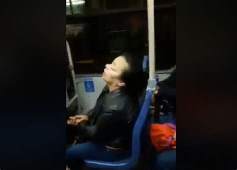 Mujer Se Duerme En Autobus Y Su Reacción Se Hace Viral Vídeo