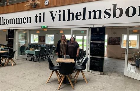 Klar Til At Lange Mad Over Disken På Vilhelmsborg