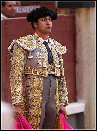 Pin By Alvaro Suarez On Paquetes Torrero Matador Costume Men In Tight Pants Muscle Men Bulge