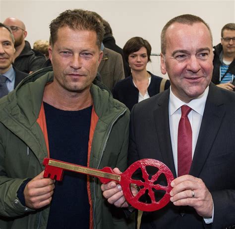 Osnabr Ck Til Schweiger Er Ffnet Eine Kita F R Fl Chtlinge Welt