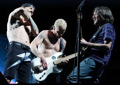 Red Hot Chili Peppers Stehen Zweimal In Einem Jahr An Der Spitze Der