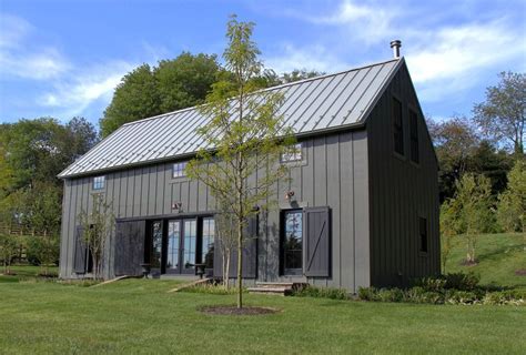 Farmhouse Metal Roof Makes Farmhouse Look Have New Style House With
