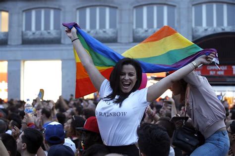 desfile orgullo gay metro de madrid abre 24 horas por primera vez en su historia por el orgullo