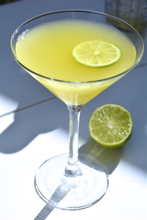 mixology 101 how to make a key lime martini martini recipes drinks alcohol recipes alcoholic