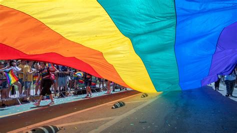 miami beach vuelve a ser escenario del orgullo gay con su mítico desfile telemundo miami 51