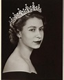 Elizabeth Ii Young Portrait / Queen Elizabeth Turns 92! See 15 Vintage ...