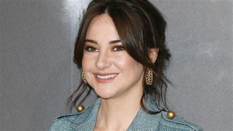 Shailene Woodleys Body Measurements Including Breasts Height And