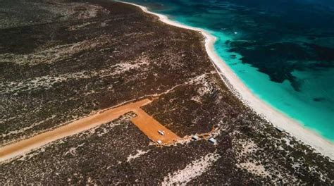 Geraldton Excursión De Medio Día En Avión Al Lago Rosa Y Abrolhos Getyourguide