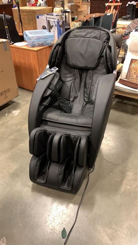 Insignia Zero Gravity Massage Chair Tested Working Retail 2699