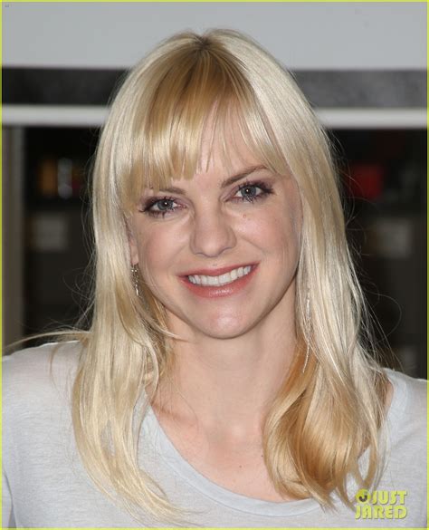 Anna Faris And Will Forte Cloudy Cast Supports Food Bank Photo