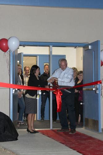 Sixth Grade Jacobsen Middle School Center Holds Ribbon Cutting Open