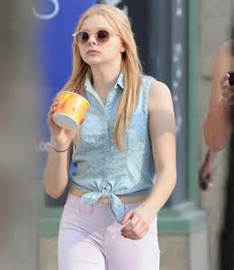 Chloë Moretz Bares A Hint Of Midriff In A Fifties Style Summer Outfit