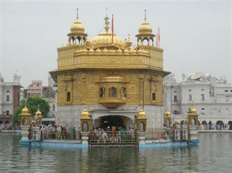 10 Most Famous Historical Monuments Of India