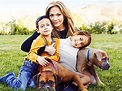 Jennifer Lopez all'alba dei 50 anni: "Figli e carriera, noi mamme possiamo"