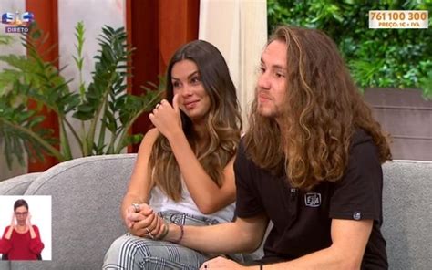 Carolina loureiro foi surpreendida pelo namorado, o cantor brasileiro vítor kley, este domingo, 5 de julho, em pleno direto na sic. Carolina Loureiro e Vítor Kley - O momento em que João ...