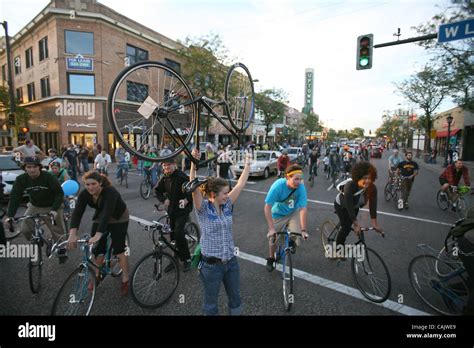 Minneapolis 92807 Hundreds Of Cyclists Pedaled Through Minneapolis Friday Night For The