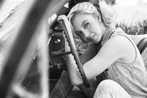 Sydney Sweeney Emulates Anna Nicole Smith In New Guess Campaign