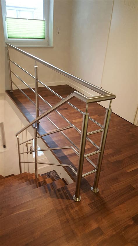 Pro laufenden meter beginnen die kosten in etwa bei 80 euro. Elegantes Geländer aus Edelstahl aus Rundrohr. in 2019 ...