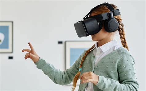 How Museums Utilize Virtual Reality To Attract More Visitors And