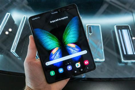 The samsung galaxy fold is the first foldable phone with a flexible screen from the world's largest smartphone maker. Samsung prépare un Galaxy Fold au prix plus abordable