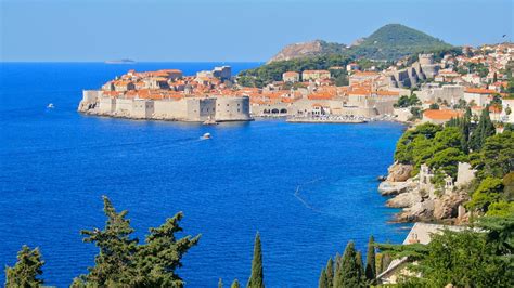 Compare the best travel sites. Strand von Banje in Dubrovnik, Süddalmatien - Expedia.de