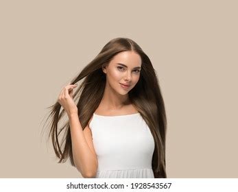 Long Smooth Hair Beautiful Woman Portrait Foto Stock 1930320002
