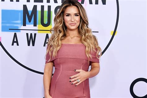 jessie james decker s vulnerable breastfeeding moment is so real