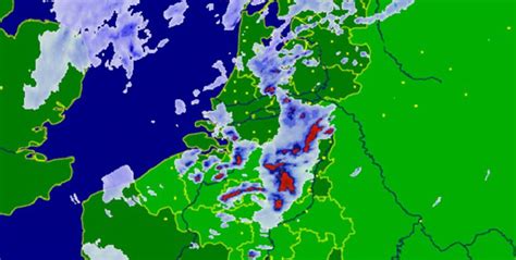 Code rood zal in ieder geval gelden tot donderdagochtend 11.00 uur. KNMI waarschuwt voor extreem weer - NRC