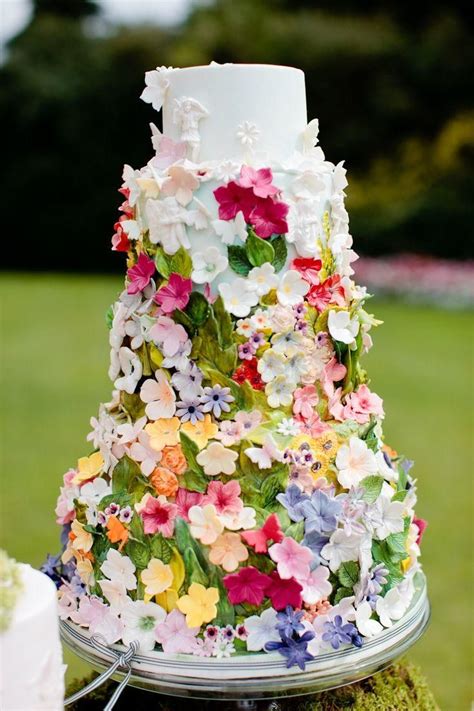 The 25 Prettiest Floral Wedding Cakes Youve Ever Seen Deer Pearl Flowers
