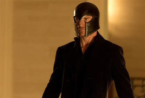 Dark phoenix is directed by simon kinberg, and stars james mcavoy as charles xavier, michael fassbender as magneto, jennifer lawrence as raven darkholme/mystique, sophie turner as jean grey, tye sheridan as scott summers/cyclops, nicholas hoult as hank mccoy/beast, alexandra shipp as. Michael Fassbender fala sobre poderes de Magneto em X-Men ...