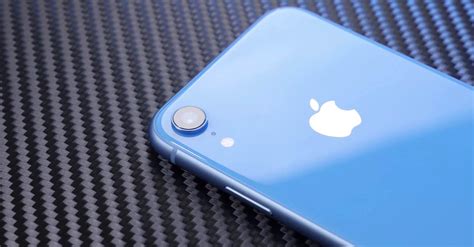 Apple přecenil baterii iPhonu XR Podle testů je výdrž ve skutečnosti o