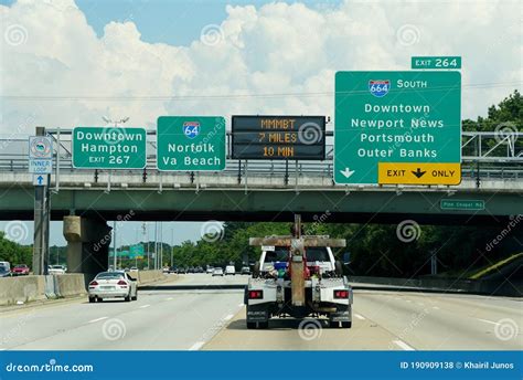 Virginia Us July 1 2020 The Highway Signs Towards Interstate 64