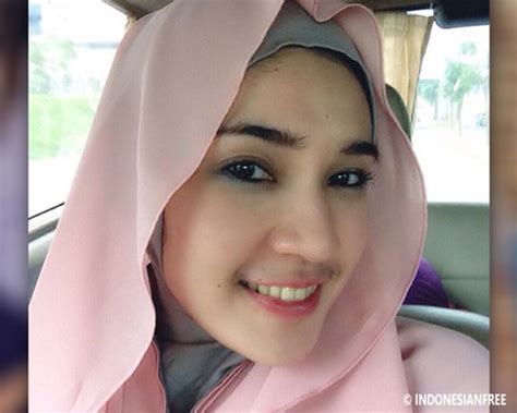 Artis Indonesia Yang Berhijab