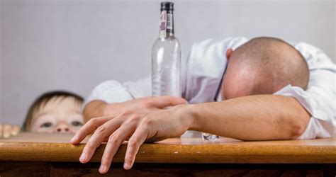 Alkoholizm I Jego Objawy Jak Leczy Uzale Nienie Od Alkoholu O