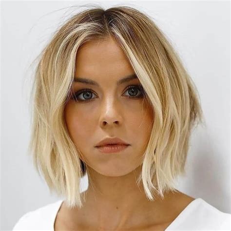 The right portion will remain unaffected, or you can do any puff style of your own choice. 2021 Best Short Haircuts For Fine Hair - 14+ » Trendiem