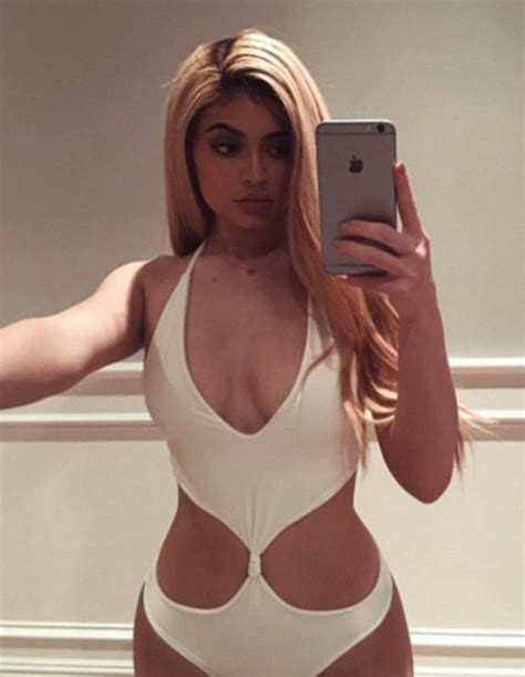 Plastic Surgeon On Kylie Jenner Boob Job Rumours ‘theyre Swollen Daily Star