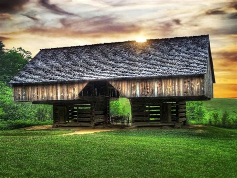 Old Barns Wallpapers Top Free Old Barns Backgrounds Wallpaperaccess